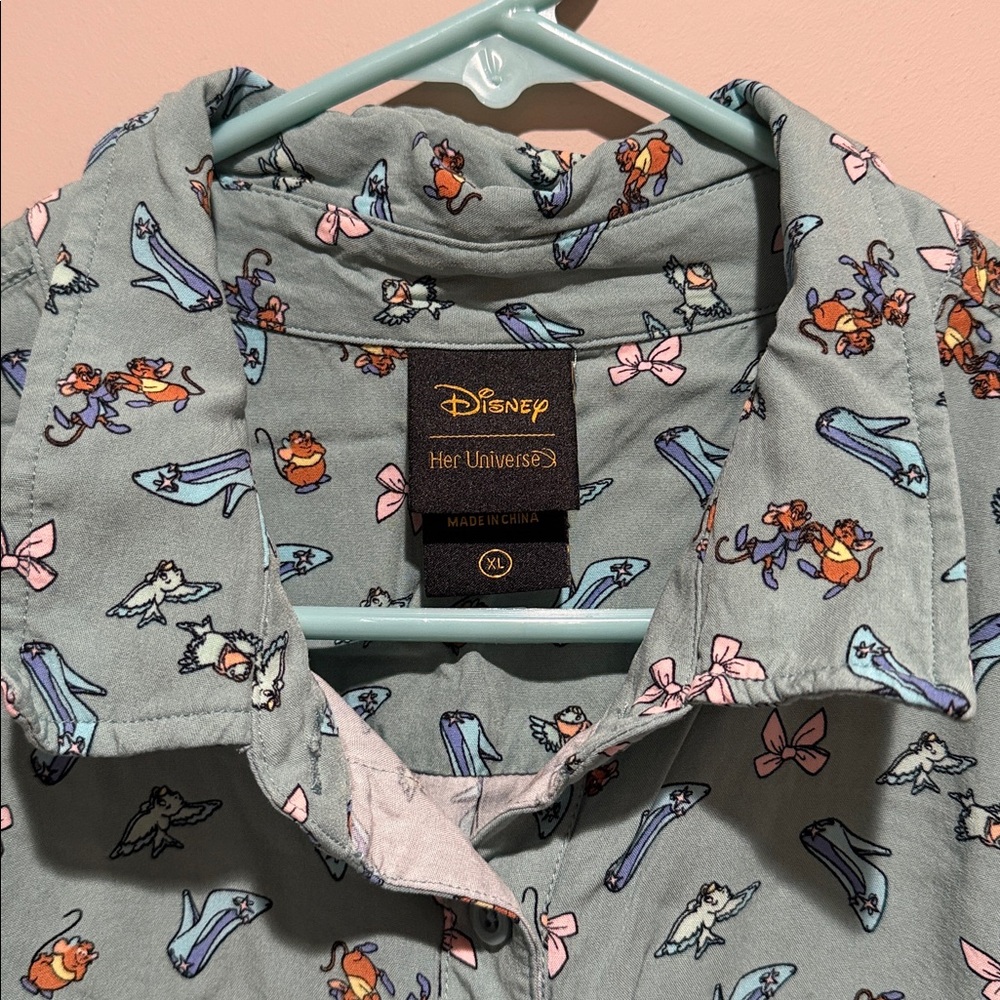 Her Universe Disney XL Cinderella Icon Woven Button Up Shirt Jaq Gus Blue Blouse - Picture 2 of 3